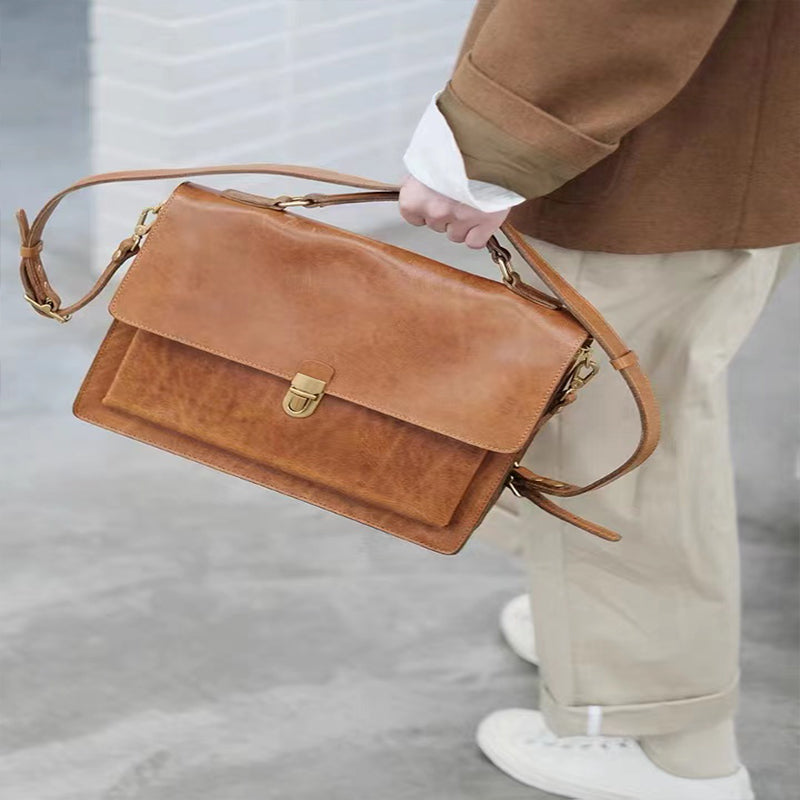 Retro large-capacity leather briefcase portable men and women commuter messenger bag